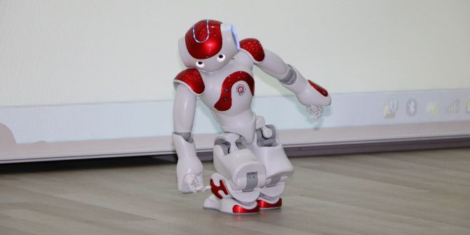 Gösteri Yapan İnsansı Robot ’Bayıldı’