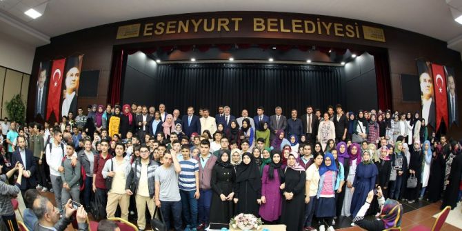 Esenyurt Belediyesi Umreye Gidecek Olan Öğrencileri Uğurladı