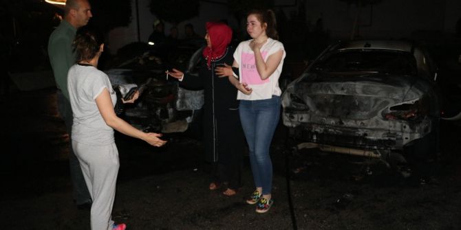 Adana’da Şizofren Hastası Komşularının Araçlarını Ateşe Verdi