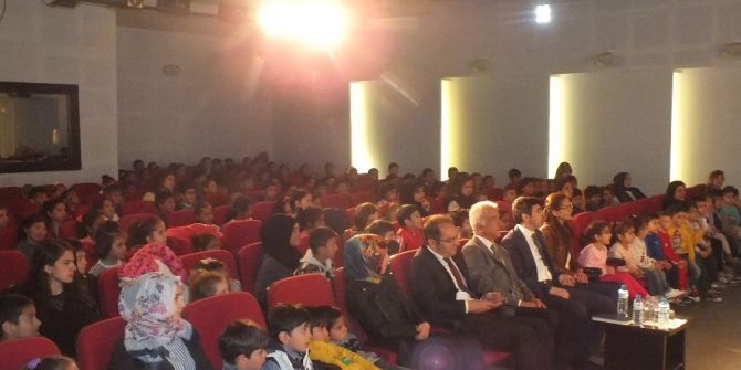 Malazgirt’te Tiyatro Gösterisi