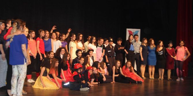 Değişim Koleji Öğrencileri Marifetlerini İngilizce Sergiledi