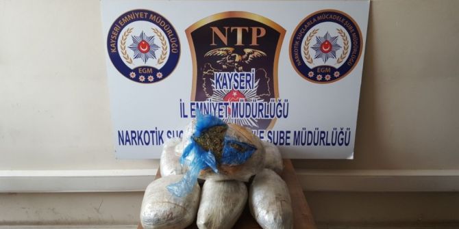 10.5 Kilo Esrarla Yakalanan Zanlı Adliyeye Sevk Edildi