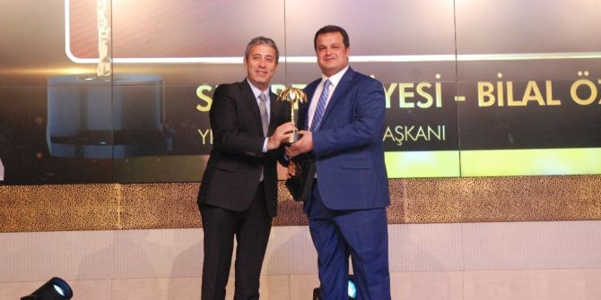 Sur Belediye Başkanı Bilal Özkan Yılın Belediye Başkanı Ödülünü Aldı