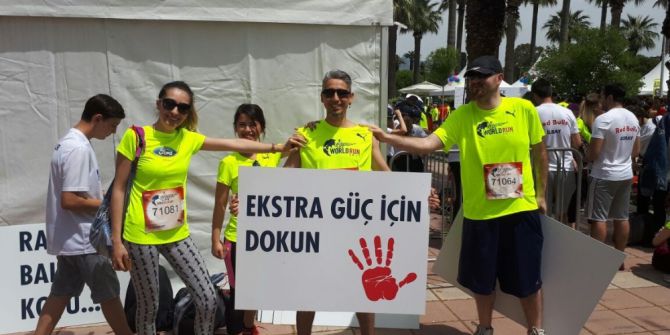 Sağlıkçılar Omurilik Felçlileri İçin Koştu