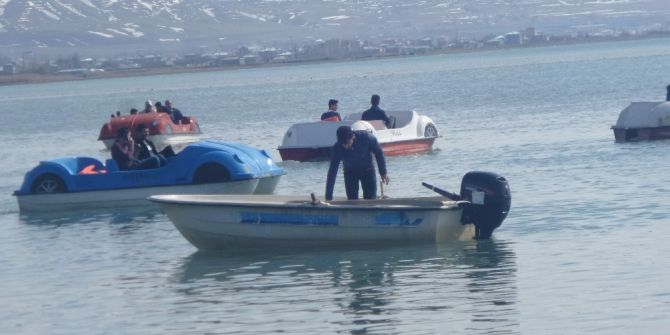 Van Sahilleri Hareketlendi