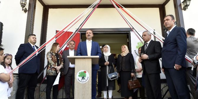 İğne Tutamıyorlardı, Tasarımcı Oldular