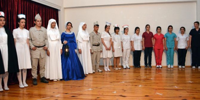 Geleceğin Sağlıkçılarından “Dünden Bugüne Hemşire Kıyafetleri” Defilesi