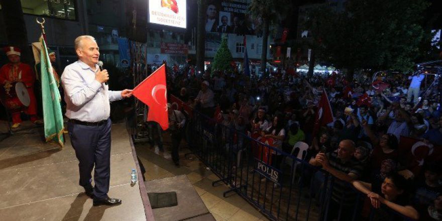 Delikliçınar’ın Adı 15 Temmuz Şehitler Meydanı Oluyor