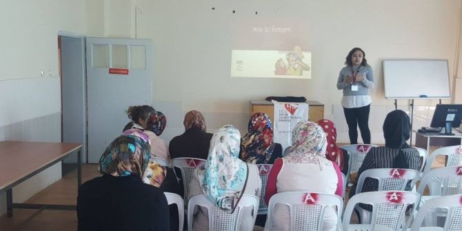 Hisarcık’ta ‘Aile İçi İletişim Ve Bilinçli Medya Kullanımı’ Eğitimi