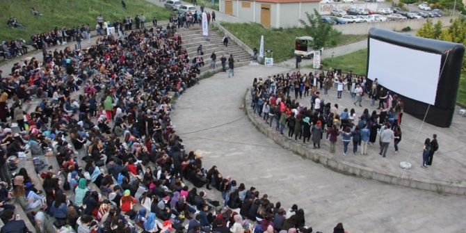 Koü’de Yazlık Sinema Keyfi