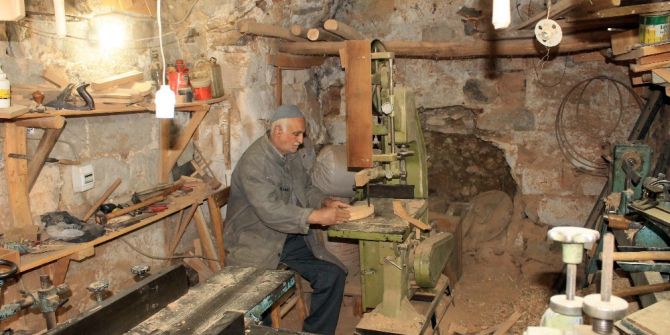 Yarım Asırdır Takunya Yaparak Geçiniyor