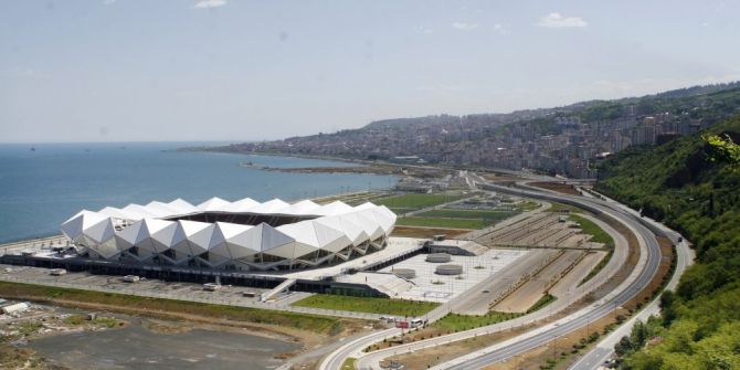 Trabzonspor Medical Park Arena Stadı’nın Akıllı Çatısı Rüzgara Dayanamadı