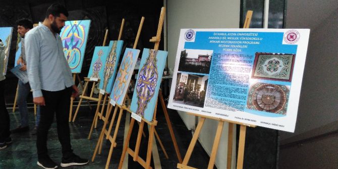 Pembe Köşk’ün Replikaları Tuvallere Aktarıldı