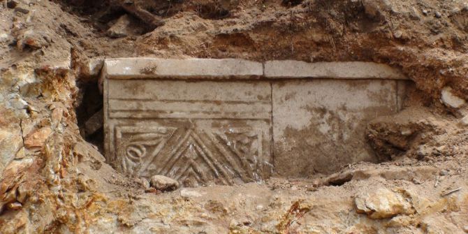 Tuzla’da Yol Çalışmaları Sırasında Yapılan Kazıda Tarihi Lahit Mezarlar Bulundu