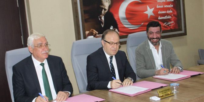 Ünlü Sanatçı Hakan Altun Siirt’te Okul Yaptıracak