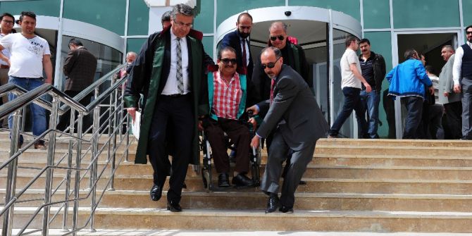 Avukatlardan Engelli Rampası Olan Binada Rampa Eylemi