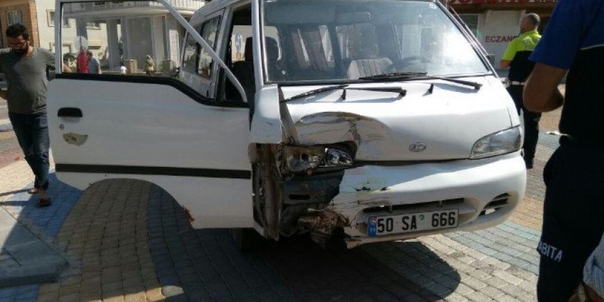 .Avanos’ta Maddi Hasarlı Trafik Kazası