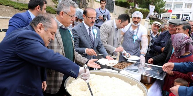 Yozgat’ta Vatandaşlara Vakıf Yemeği Dağıtıldı