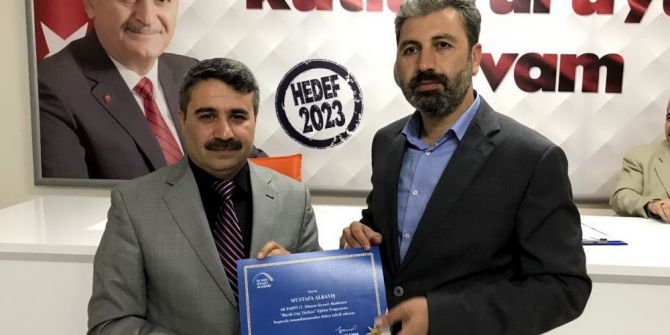 Siyaset Akademisini Bitirenlere Belgeleri Verildi