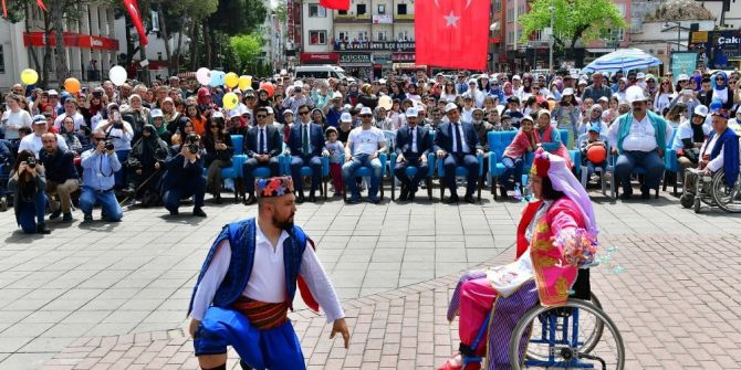 Engelliler Tekerlekli Sandalye İle Zeybek Oynadı