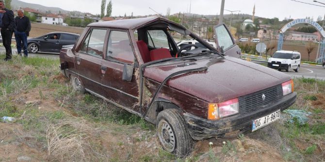 Sivas’ta Trafik Kazası: 2 Yaralı