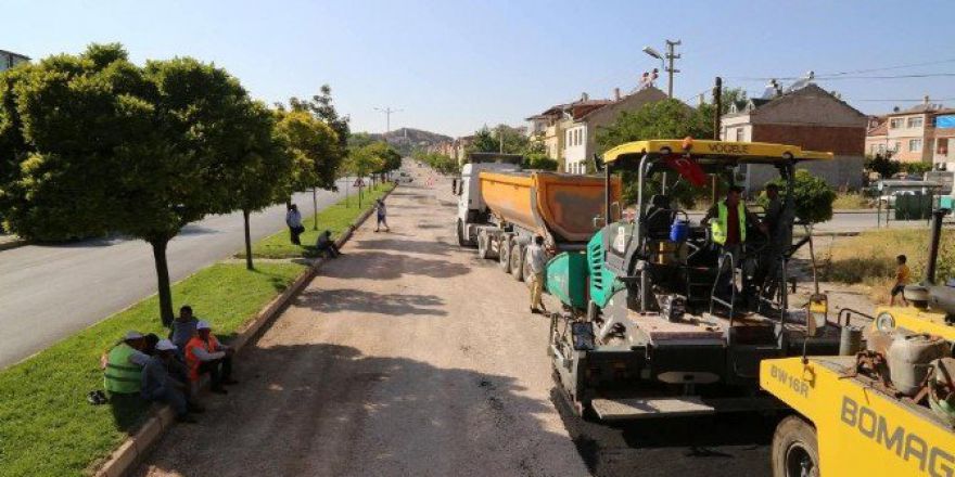 Osmanlı Mahallesi Tennuri Caddesi’nde Asfaltlama Çalışması