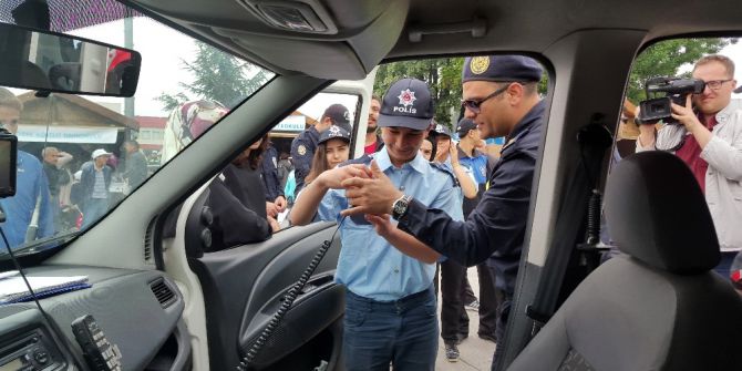 Özel Çocuklar 1 Günlüğüne Trafik Polisi Oldular