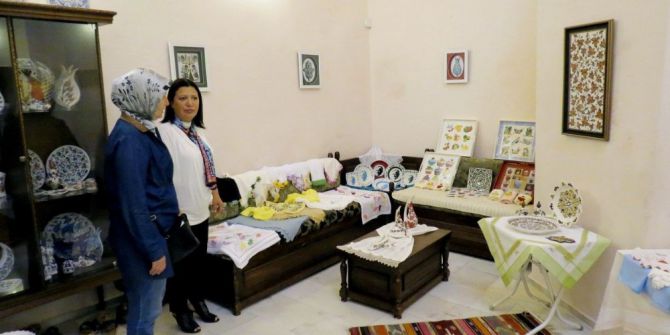 Giritli Hanımlardan Göz Nuru Sergisi