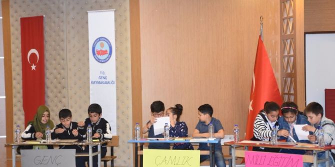 Genç’te İlkokul Öğrencileri Bilgide Yarıştı