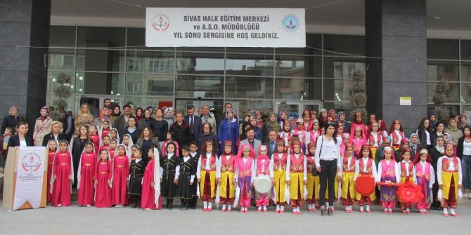 Sivas’ta Halk Eğitim Merkezi Kursiyerleri Sergi Açtı