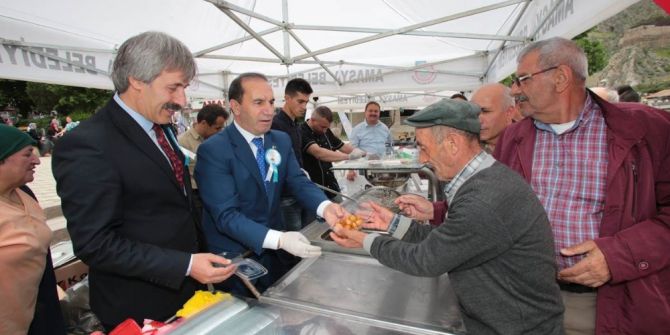 Vali Işık Lokma Dağıttı