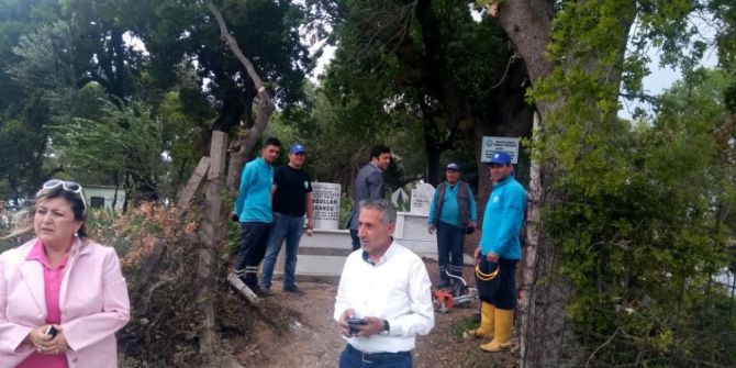 Mezarlıklarda Yoğun Çalışma