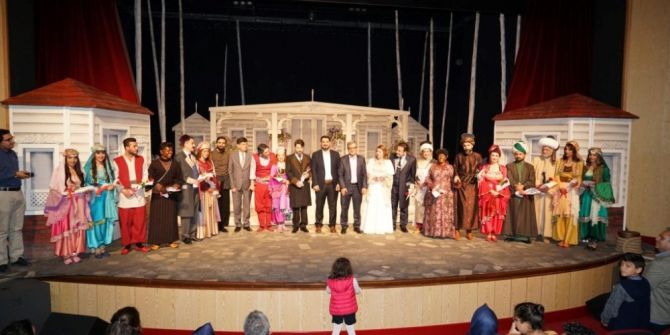 ‘Yedekçi’ Tiyatro Oyunu Beğeni Topladı