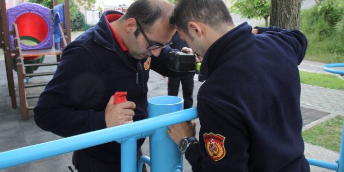 Spor Aletine Yuva Yapan Kuşlar İtfaiyeyi Harekete Geçirdi