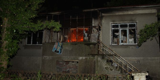 Bedensel Engelli Adam Alevler İçinde Kaldı