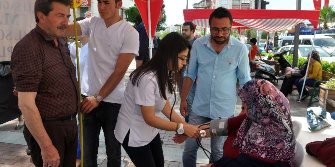 Üniversiteliler Nazilli’de Sağlık Taraması Yaptı