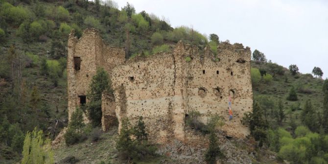 Hovak Kalesi Yıkılmaya Yüz Tuttu