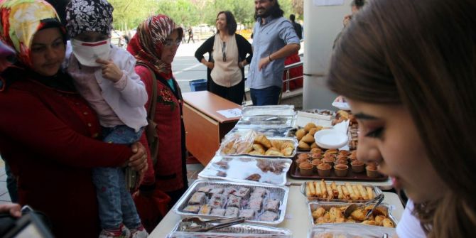 Refakatçi Annelerden Maddi Durumu İyi Olmayan Hastalar İçin Kermes