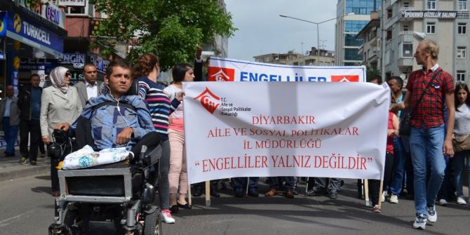 Diyarbakır’da Engelliler Haftası Yürüyüşü