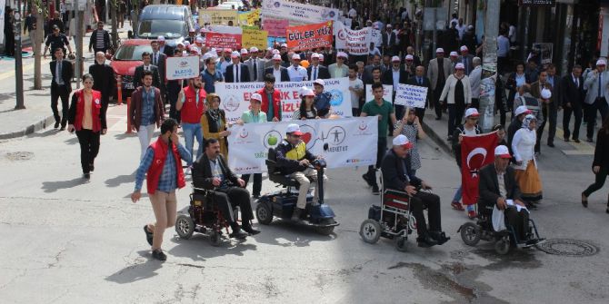 Elazığ’da Engellilerden Farkındalık Yürüyüşü