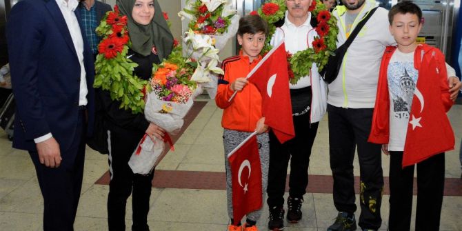 Körfezli Şampiyonlar Coşkuyla Karşılandı