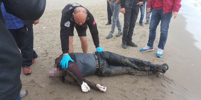 Denizde Bulunan Erkek Cesedinin Kimliği Tespit Edilemedi