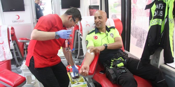 Trafik Polislerinden Kan Bağışı