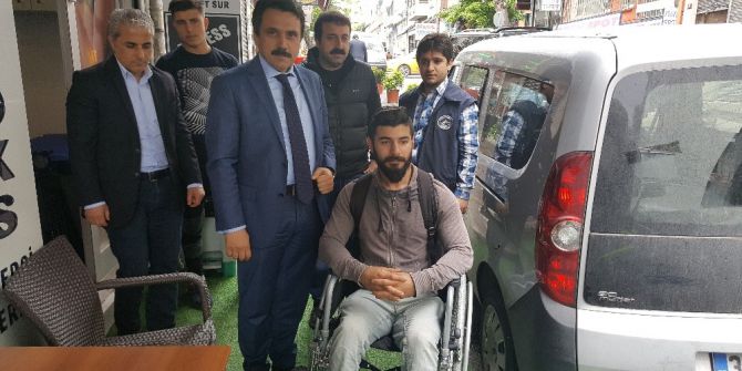 Fatih Belediyesi, Tekerlekli Sandalyesi Çalınan Engelli Gence Yenisini Hediye Etti