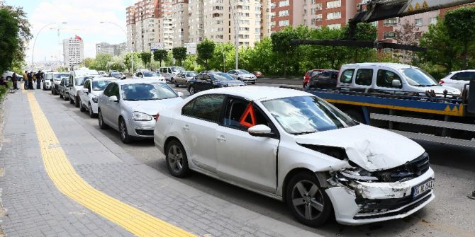 Başkent’te 6 Araç Birbirine Girdi