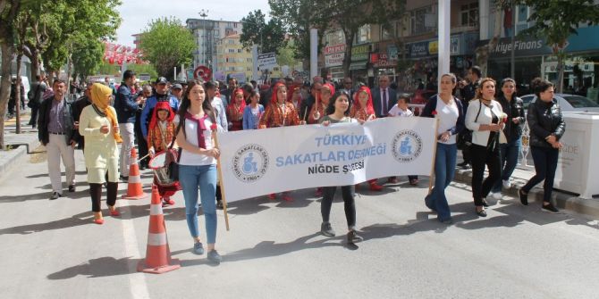Niğde’de Engelliler Haftası Nedeniyle Yürüyüş Düzenlendi