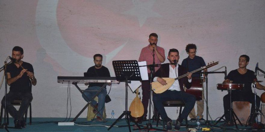 Demokrasi Nöbetinde Kahramanlık Türküleri