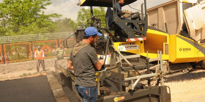 Kayapınar’da Asfalt Atağı Sürüyor