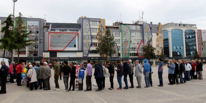 Meydanda Etli Pilav Kuyruğu