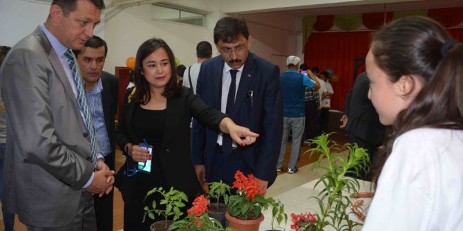 Genç Mucitler İcatlarını Sergiledi